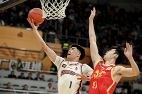三连胜领跑！拜仁5-0大胜汉堡凯恩2射1传